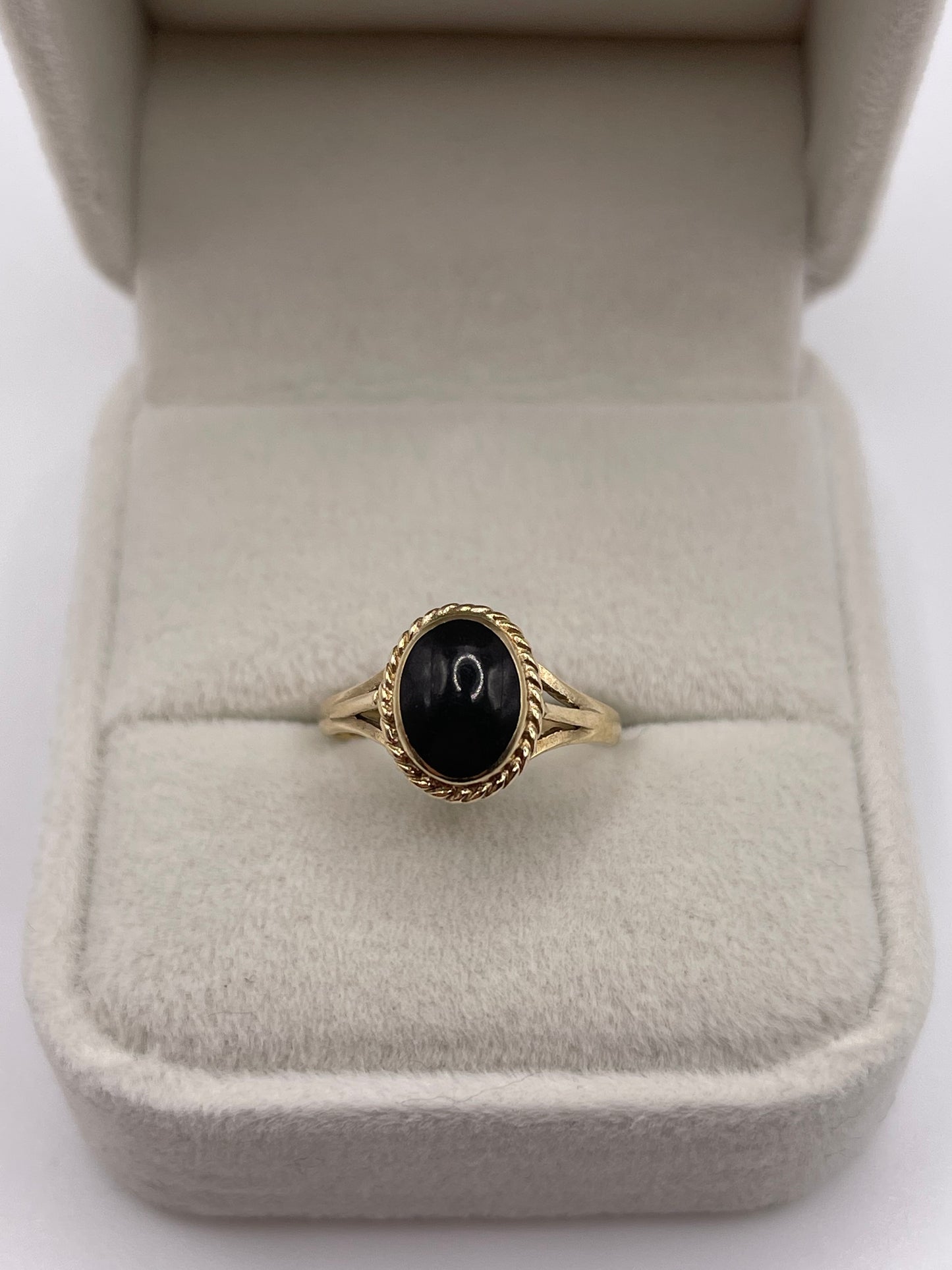9ct gold onyx ring