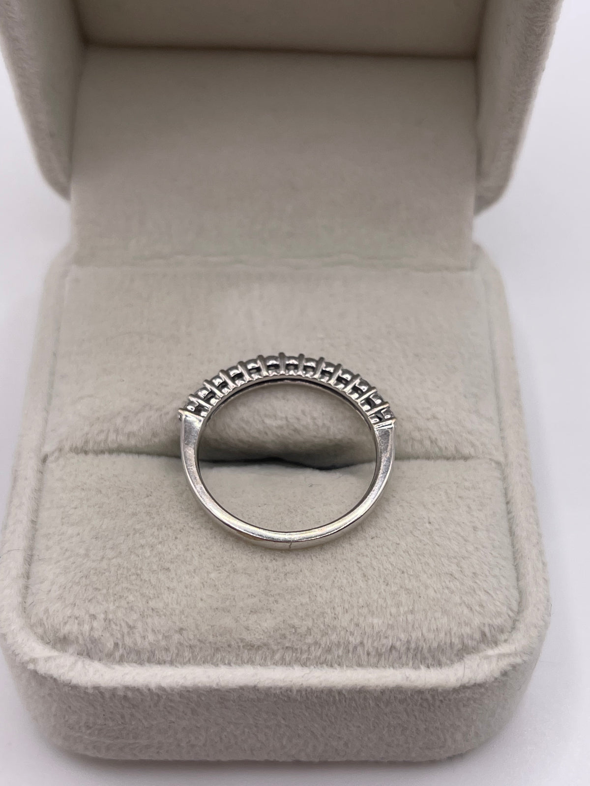 18ct white gold diamond ring