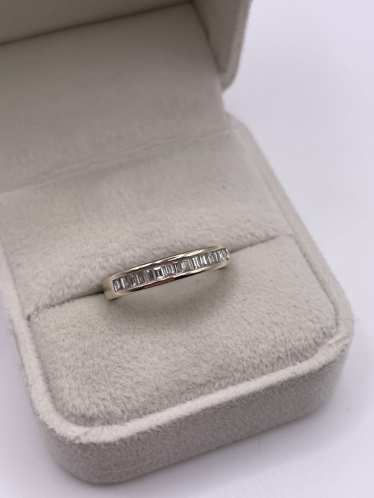 18ct white gold diamond ring