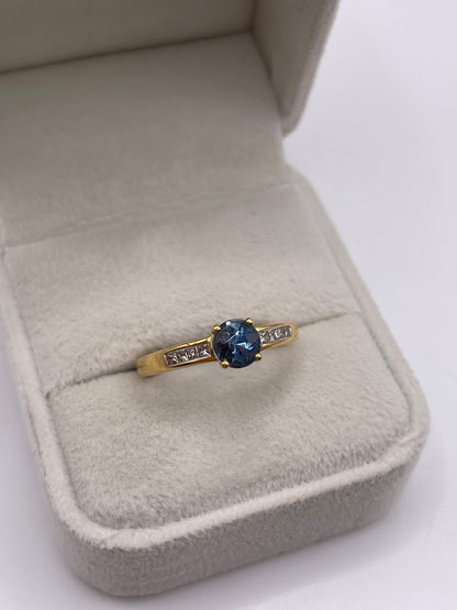18ct gold aquamarine and diamond ring