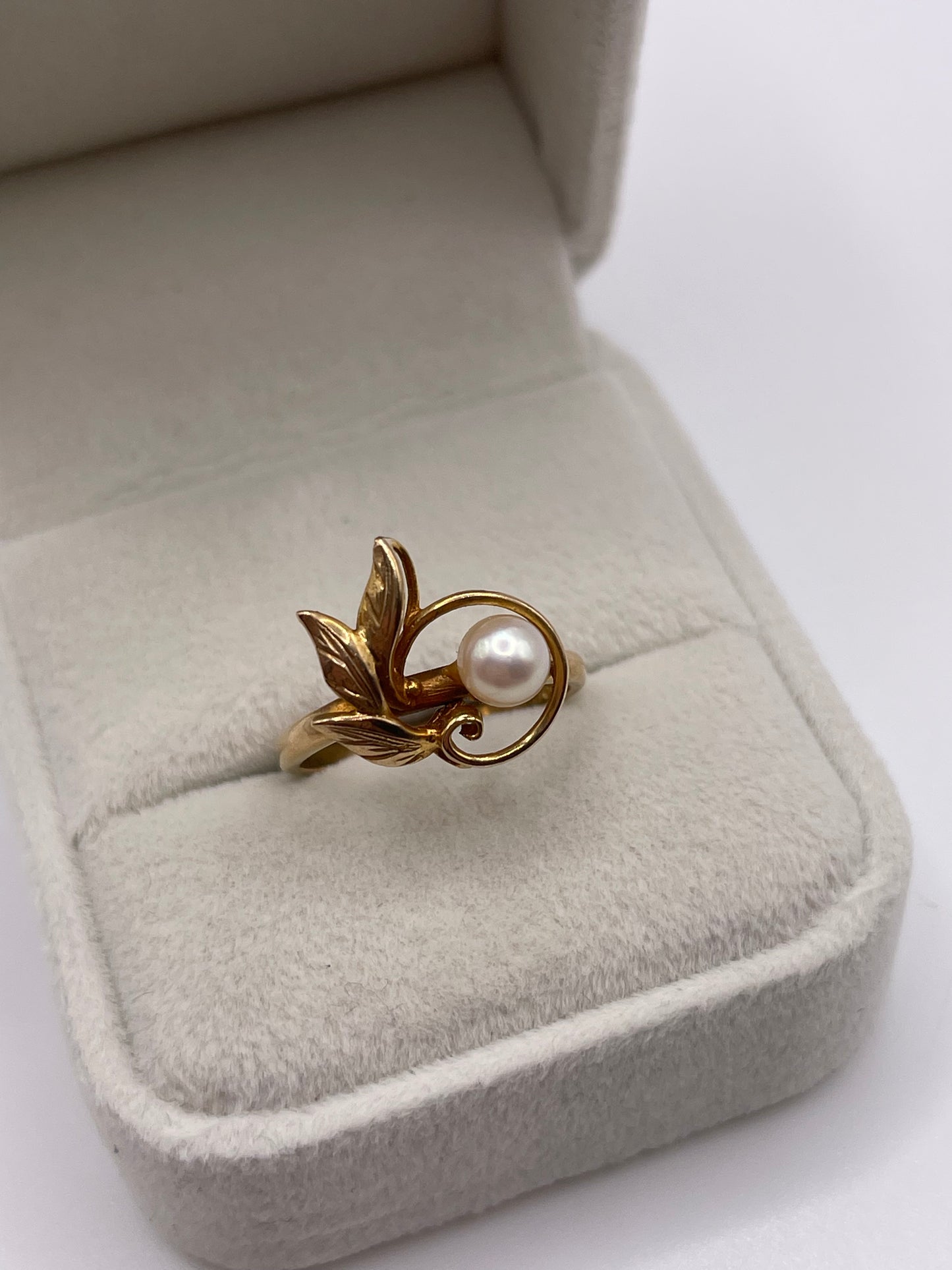 9ct gold pearl ring