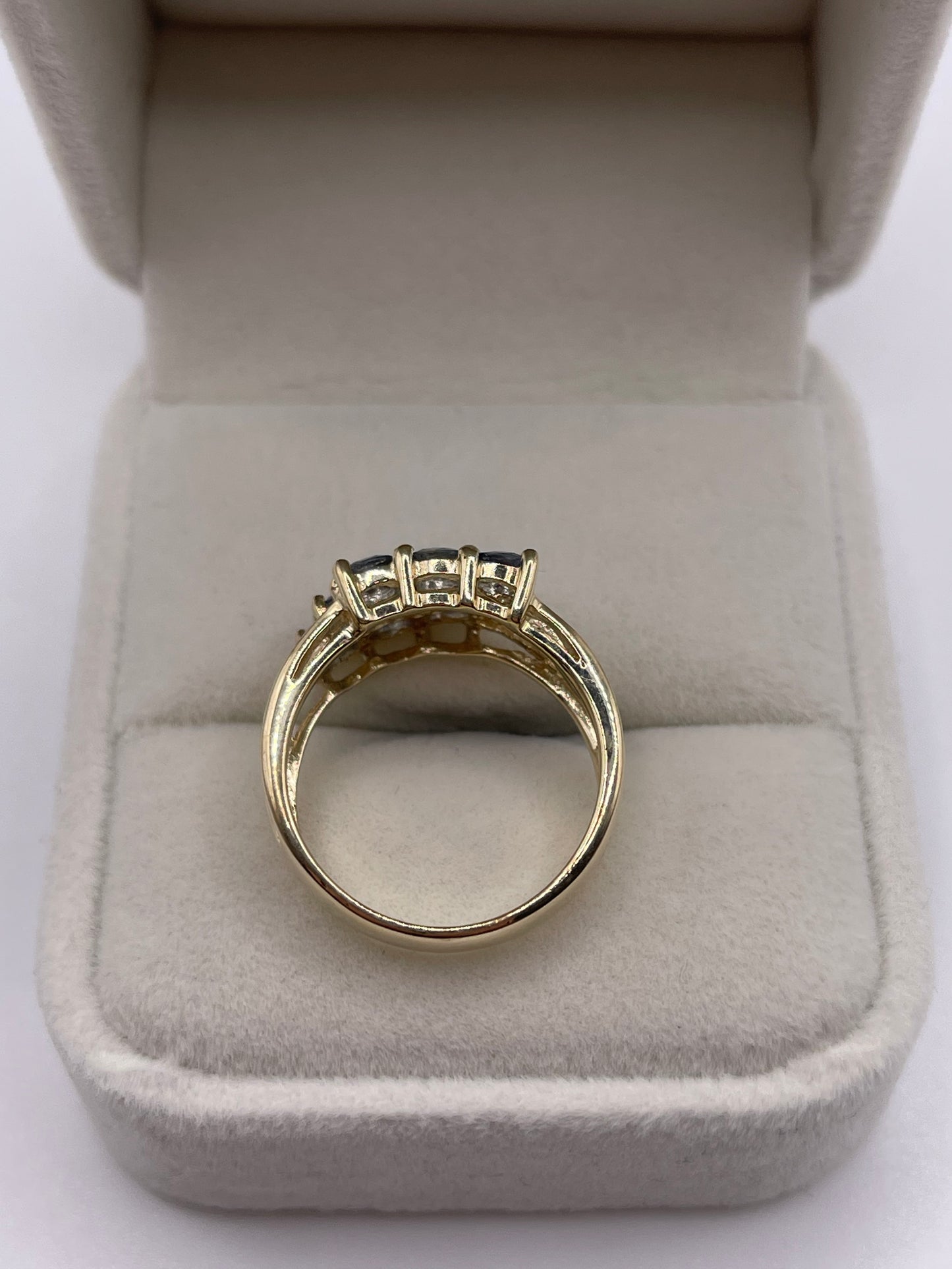 9ct gold sapphire ring