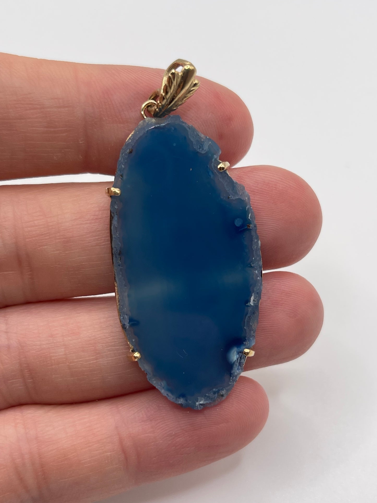 9ct gold agate pendant