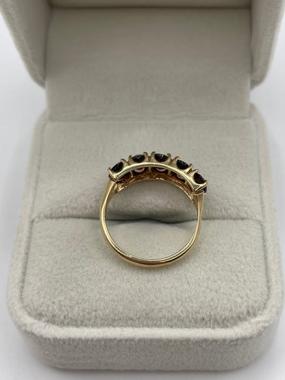 9ct gold garnet ring