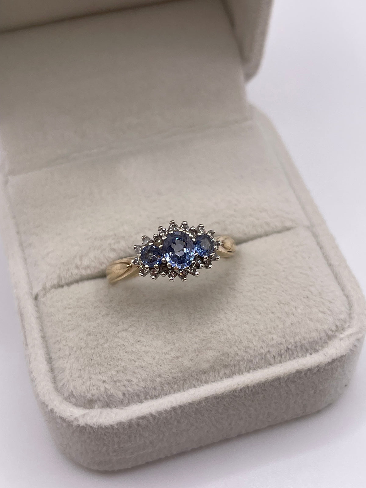 9ct gold sapphire and diamond ring
