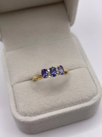 14ct gold tanzanite and diamond ring