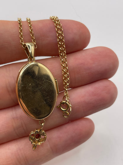9ct gold garnet locket pendant