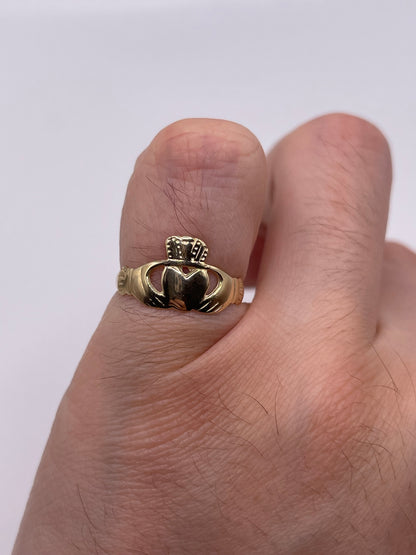 9ct gold claddagh ring