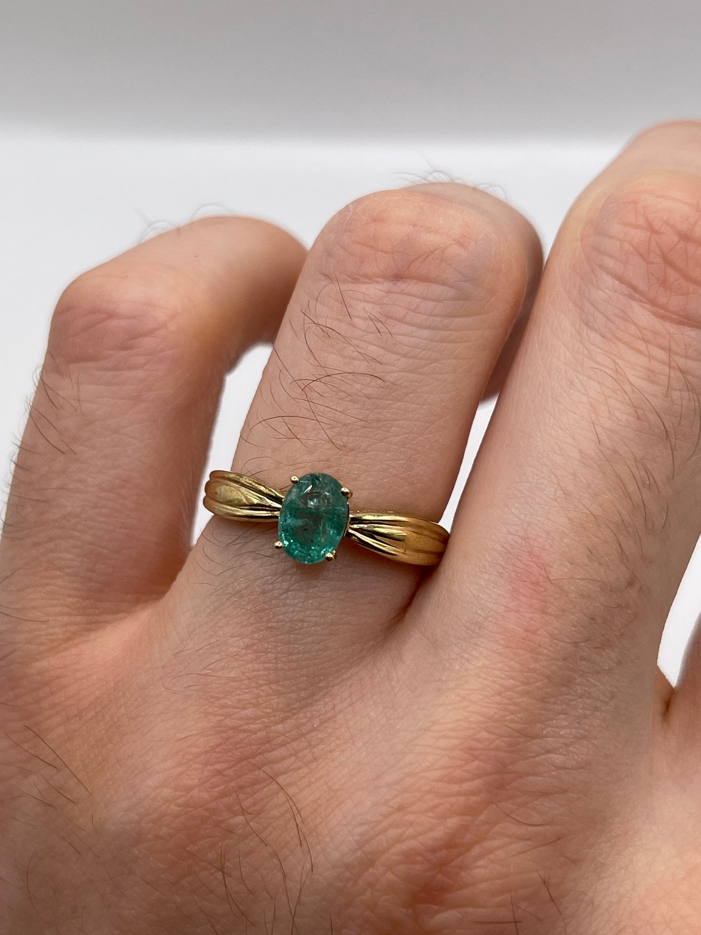 9ct gold emerald ring