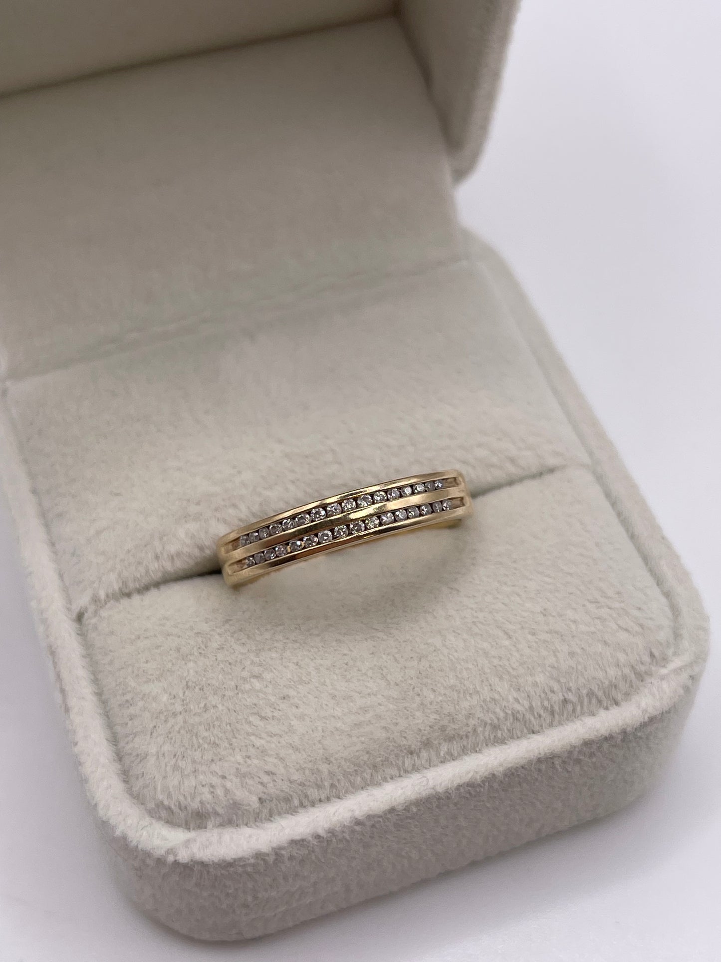 9ct gold diamond ring