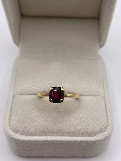 9ct gold garnet ring