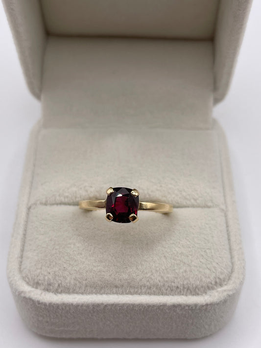 9ct gold garnet ring