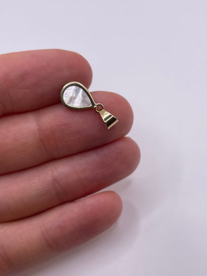9ct gold mother of pearl pendant
