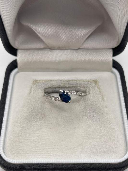 18ct white gold sapphire and diamond ring