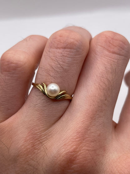 9ct gold pearl ring