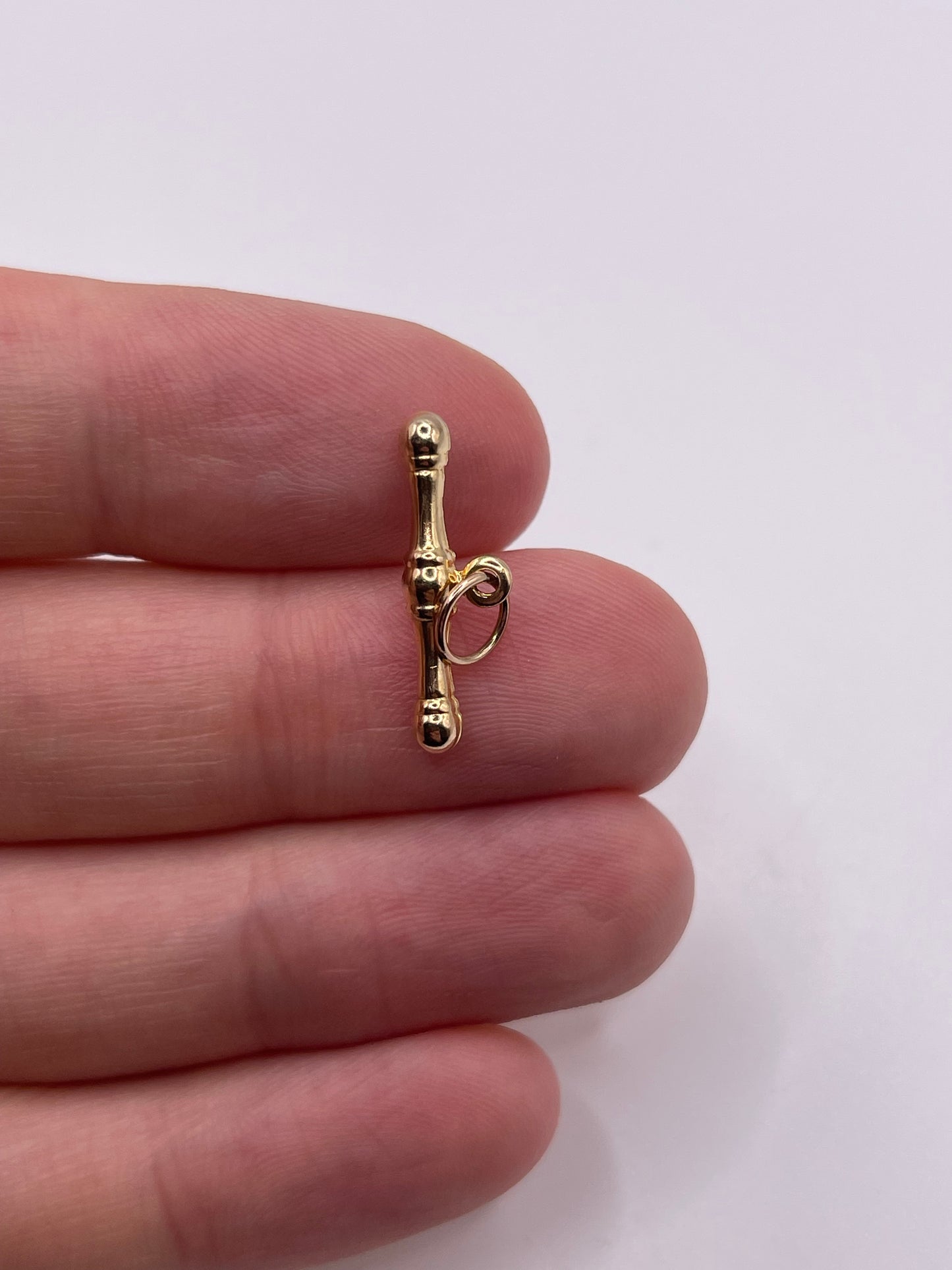 9ct gold t bar pendant