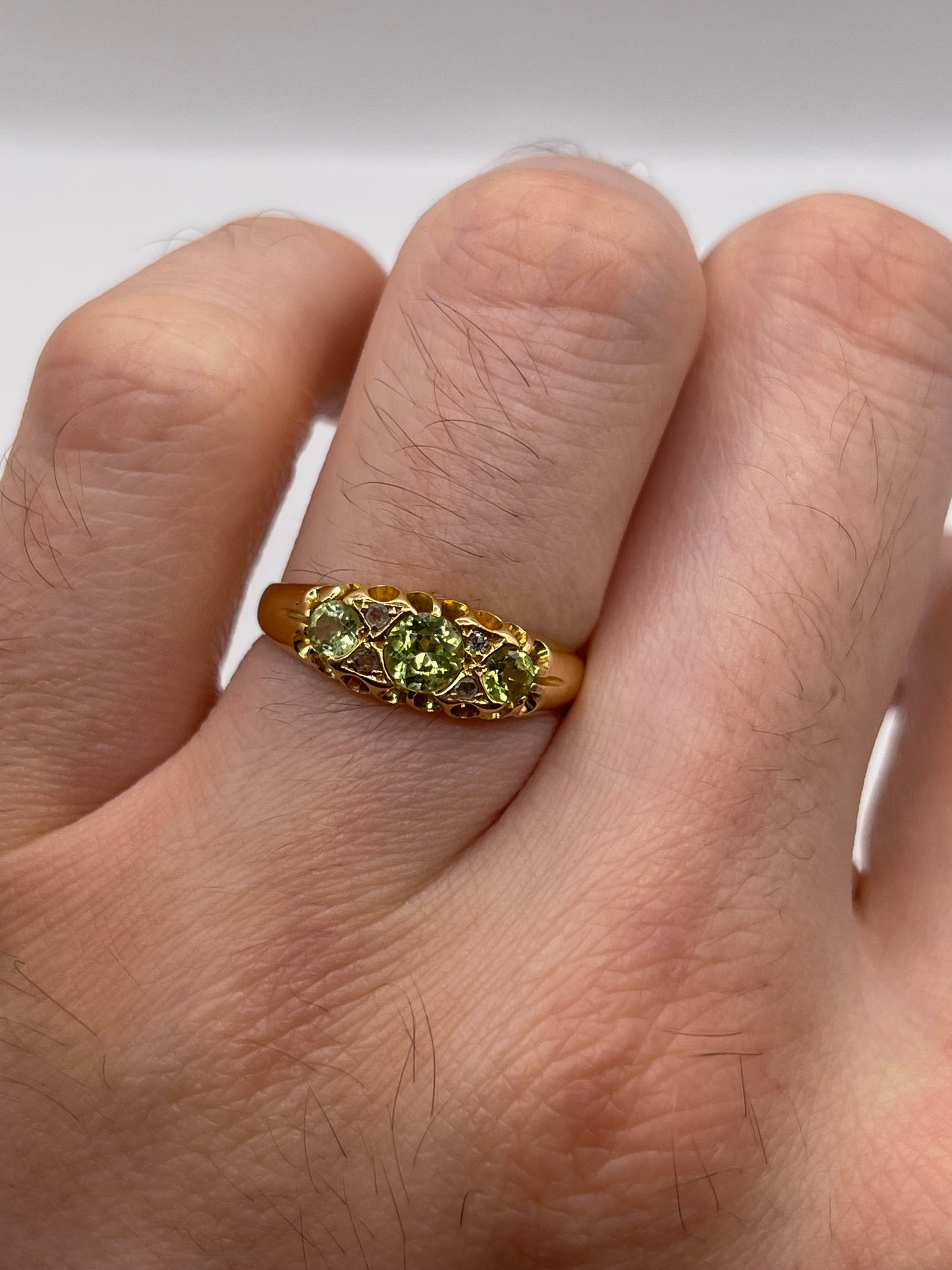 Antique 18ct gold peridot and diamond ring
