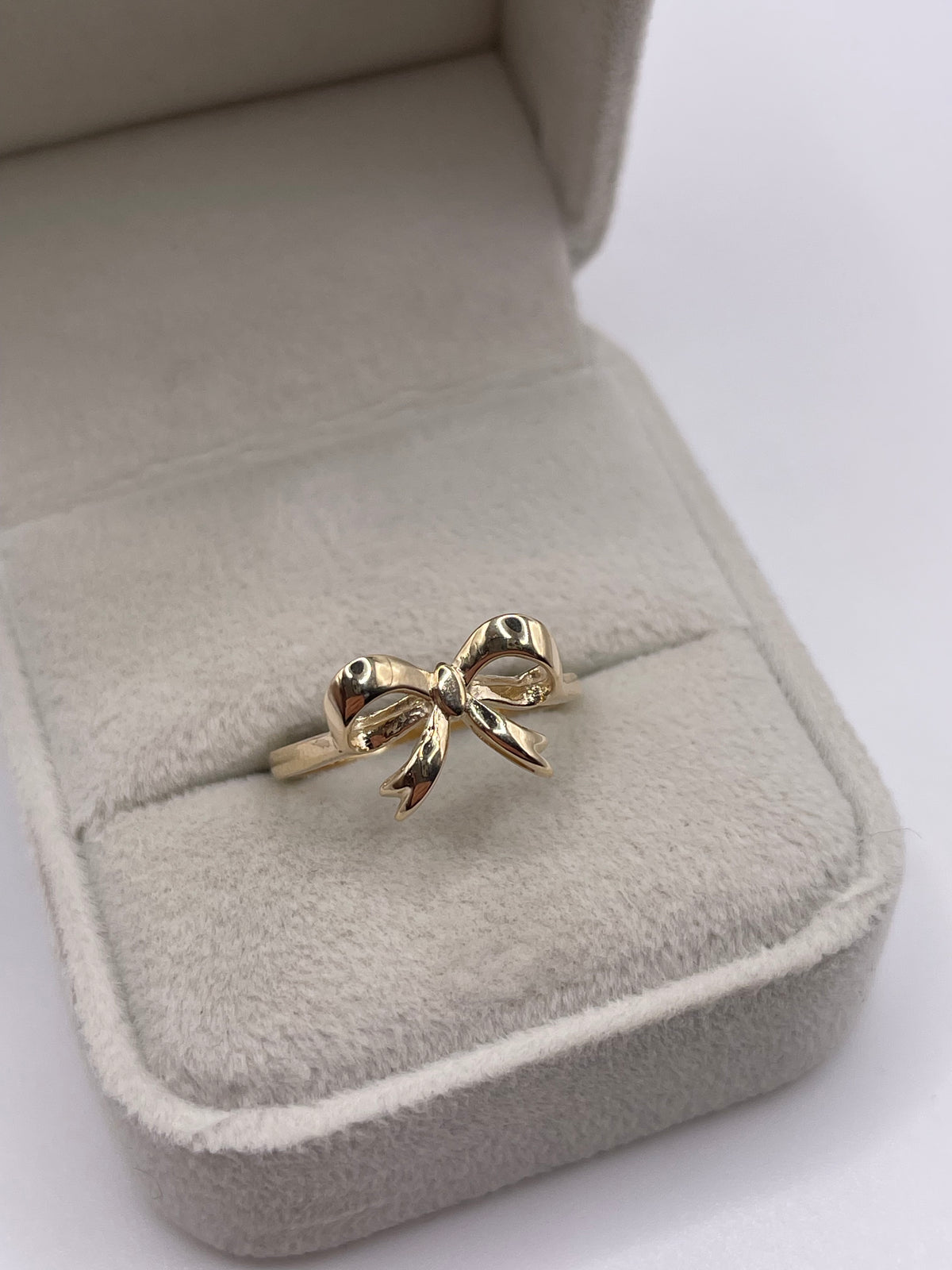 9ct gold bow ring