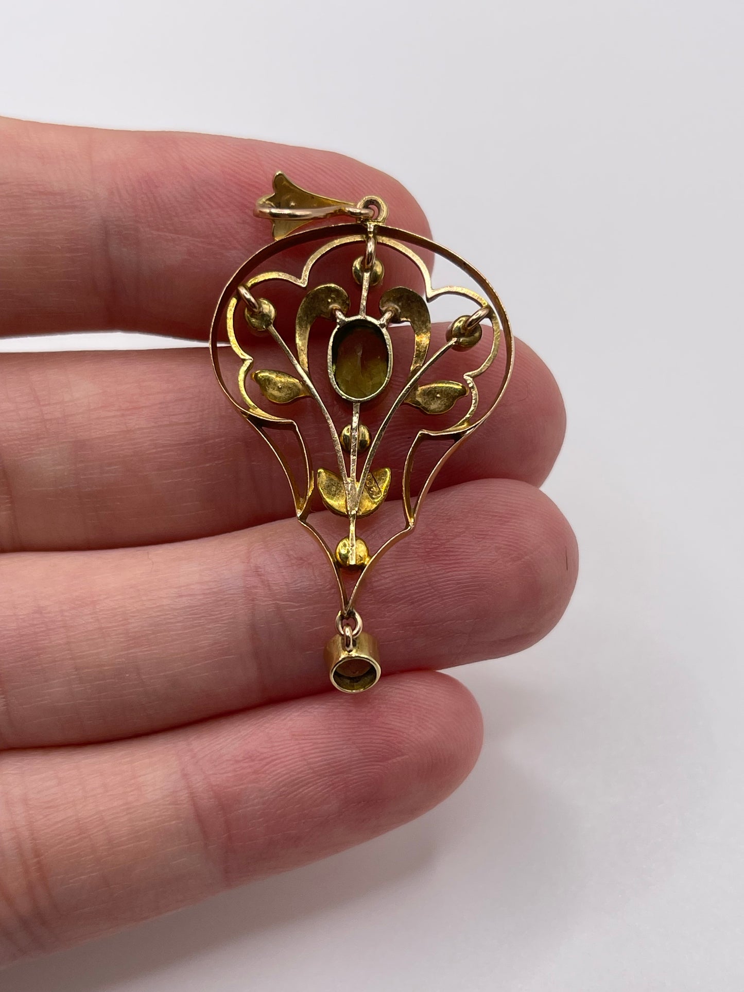 Antique 15ct gold peridot and pearl pendant