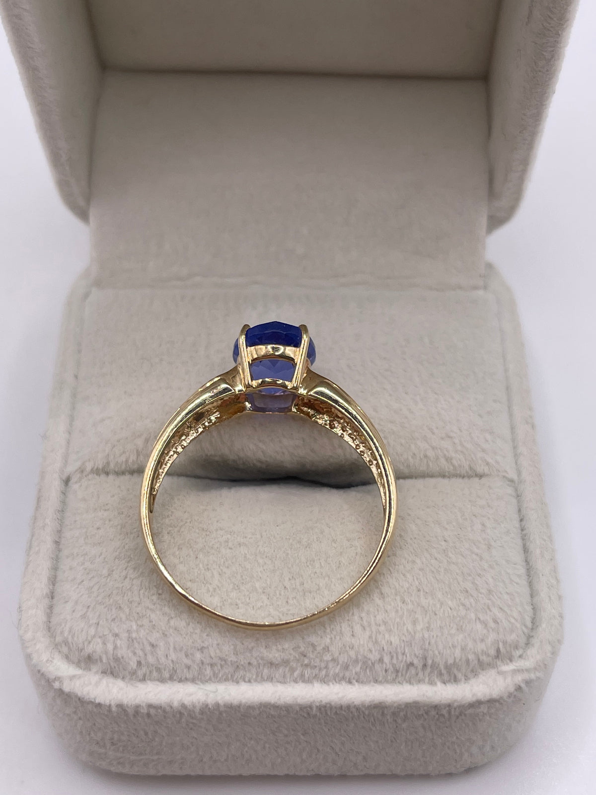 9ct gold fluorite and diamond ring