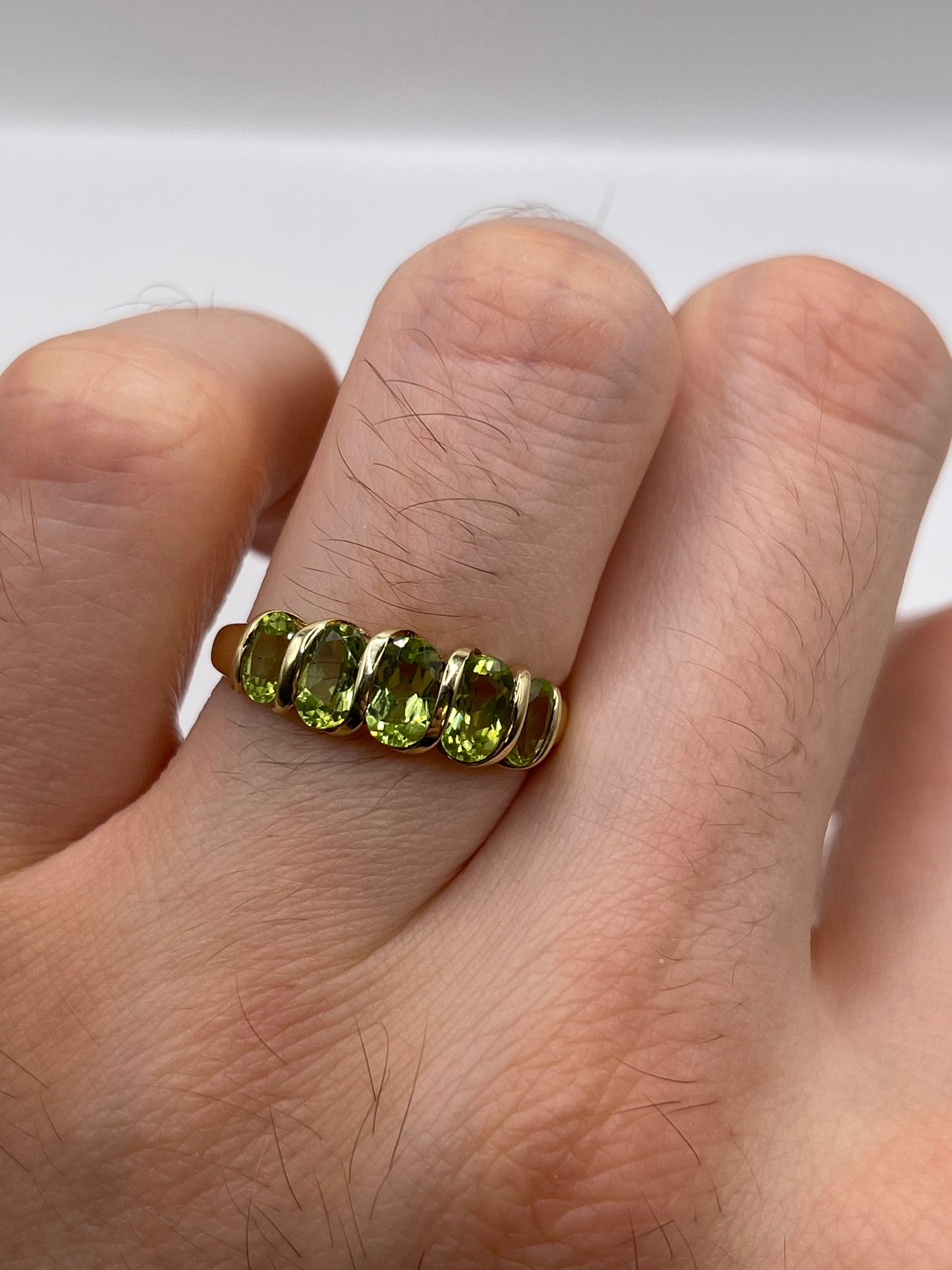 9ct gold peridot ring