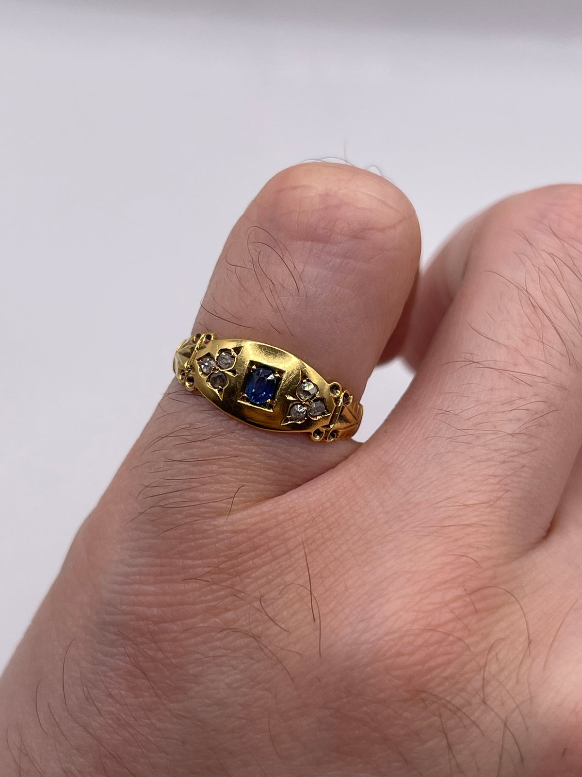 Antique 18ct gold sapphire and diamond ring
