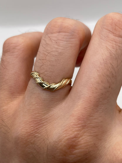 9ct gold wishbone ring