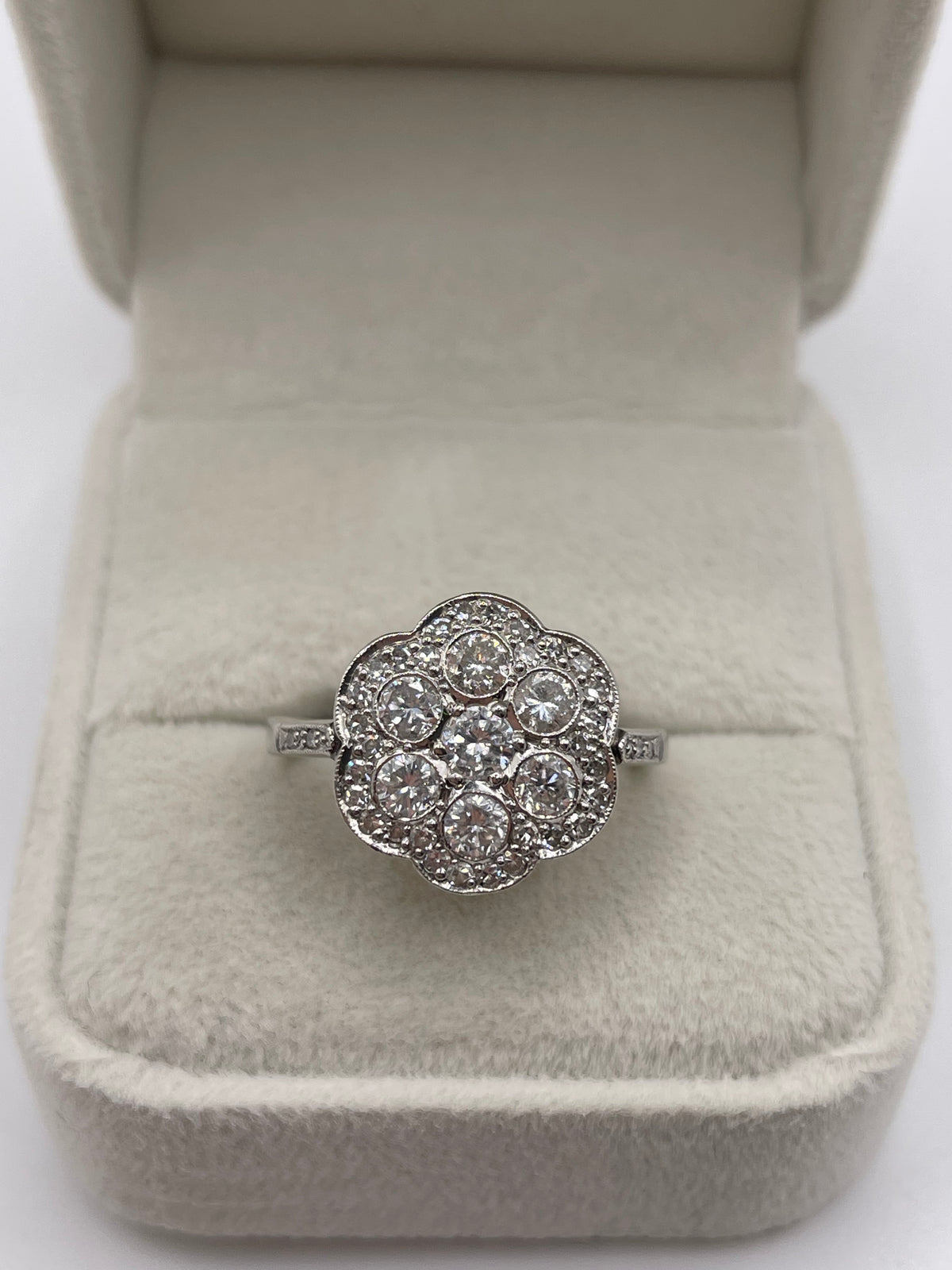 Platinum diamond cluster ring