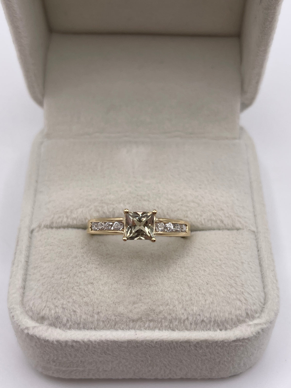 9ct gold quartz and zircon ring