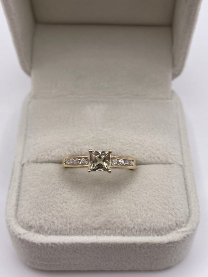 9ct gold quartz and zircon ring