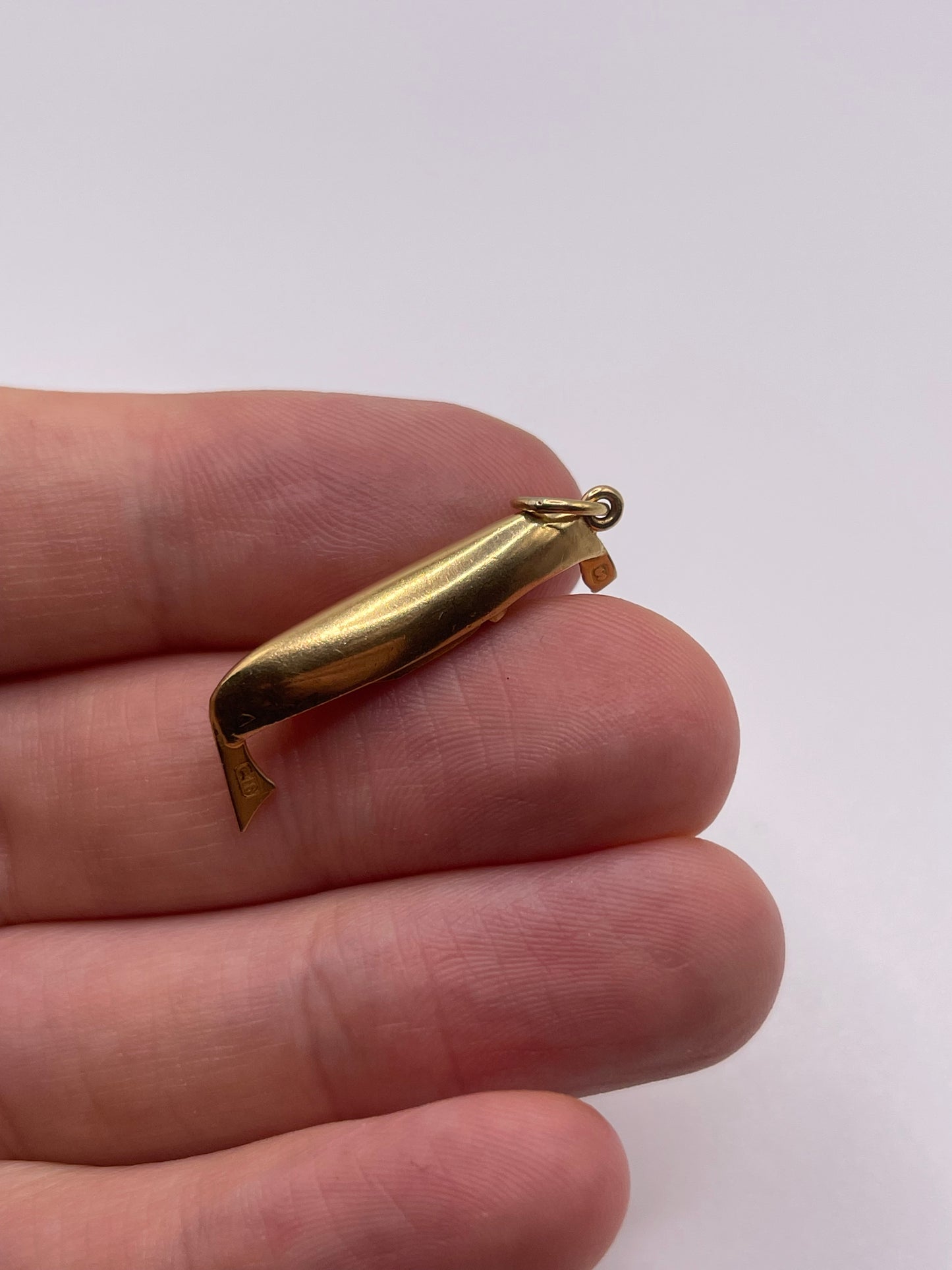 18ct gold gondola charm