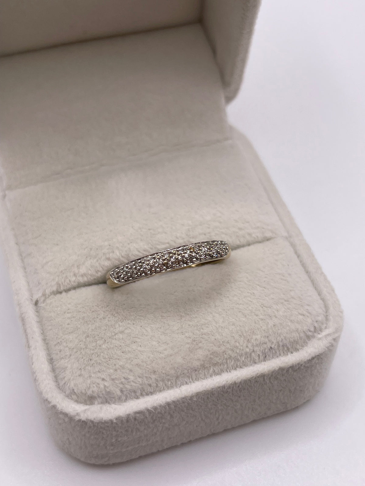 9ct gold diamond ring