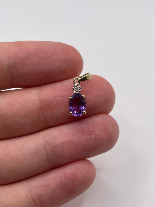 9ct gold amethyst and diamond pendant