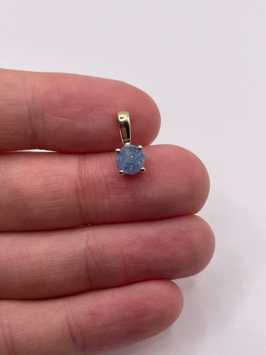 9ct gold black opal doublet pendant
