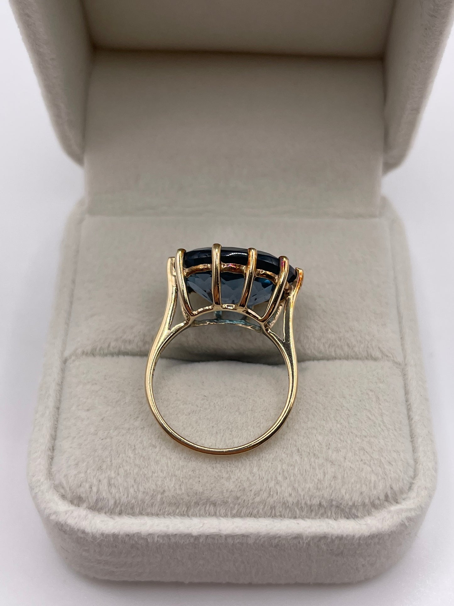 9ct gold London blue topaz ring