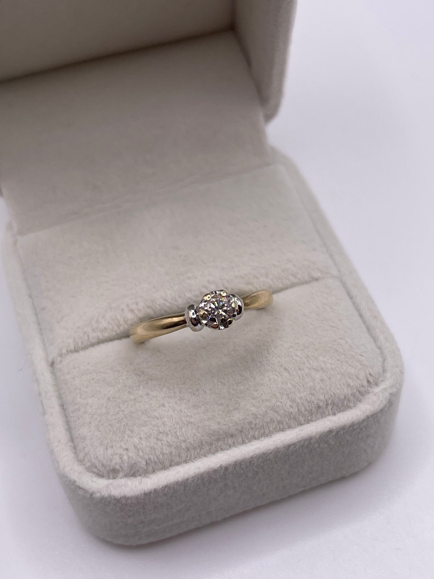 9ct gold diamond ring
