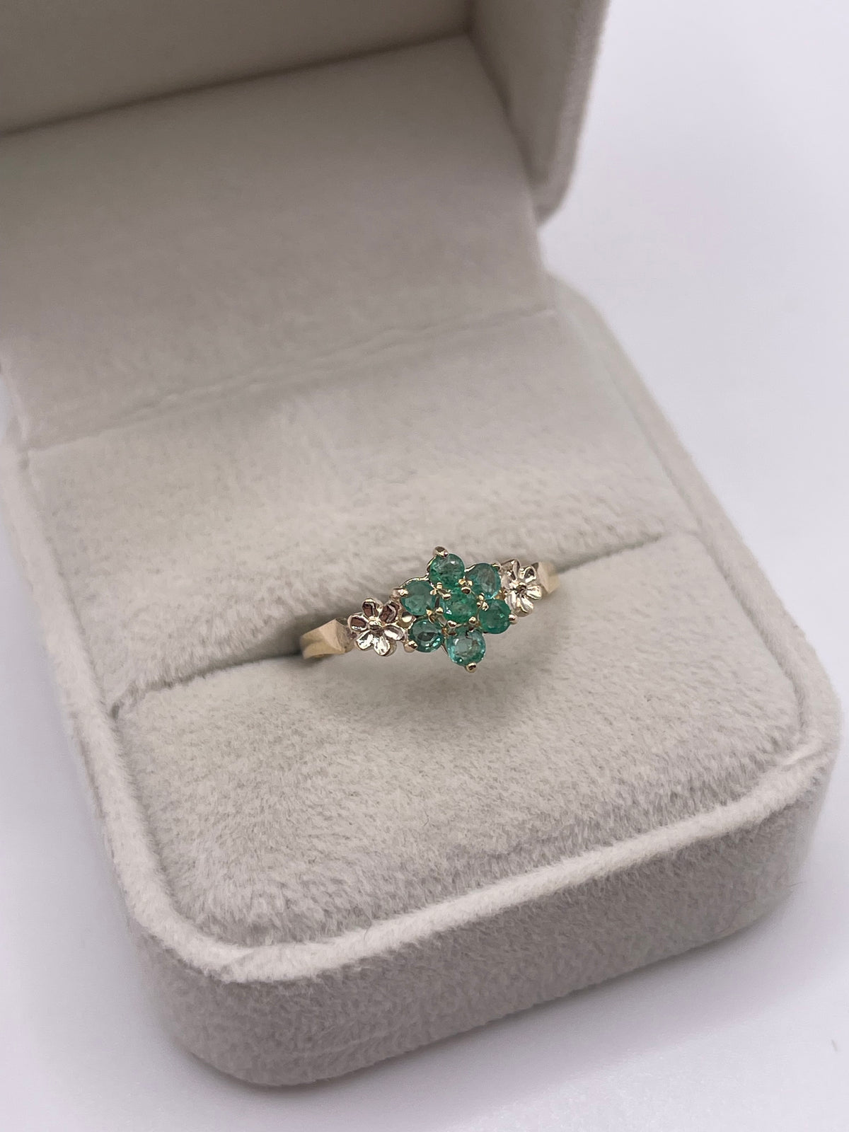 9ct gold emerald cluster ring