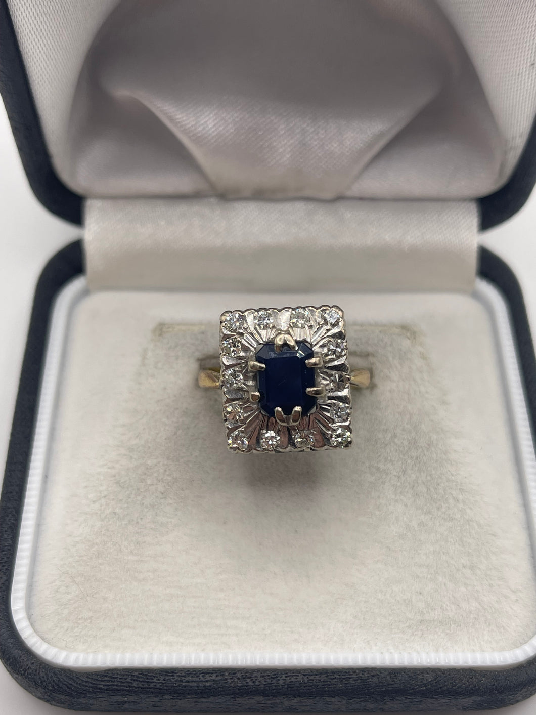 18ct gold sapphire and diamond ring