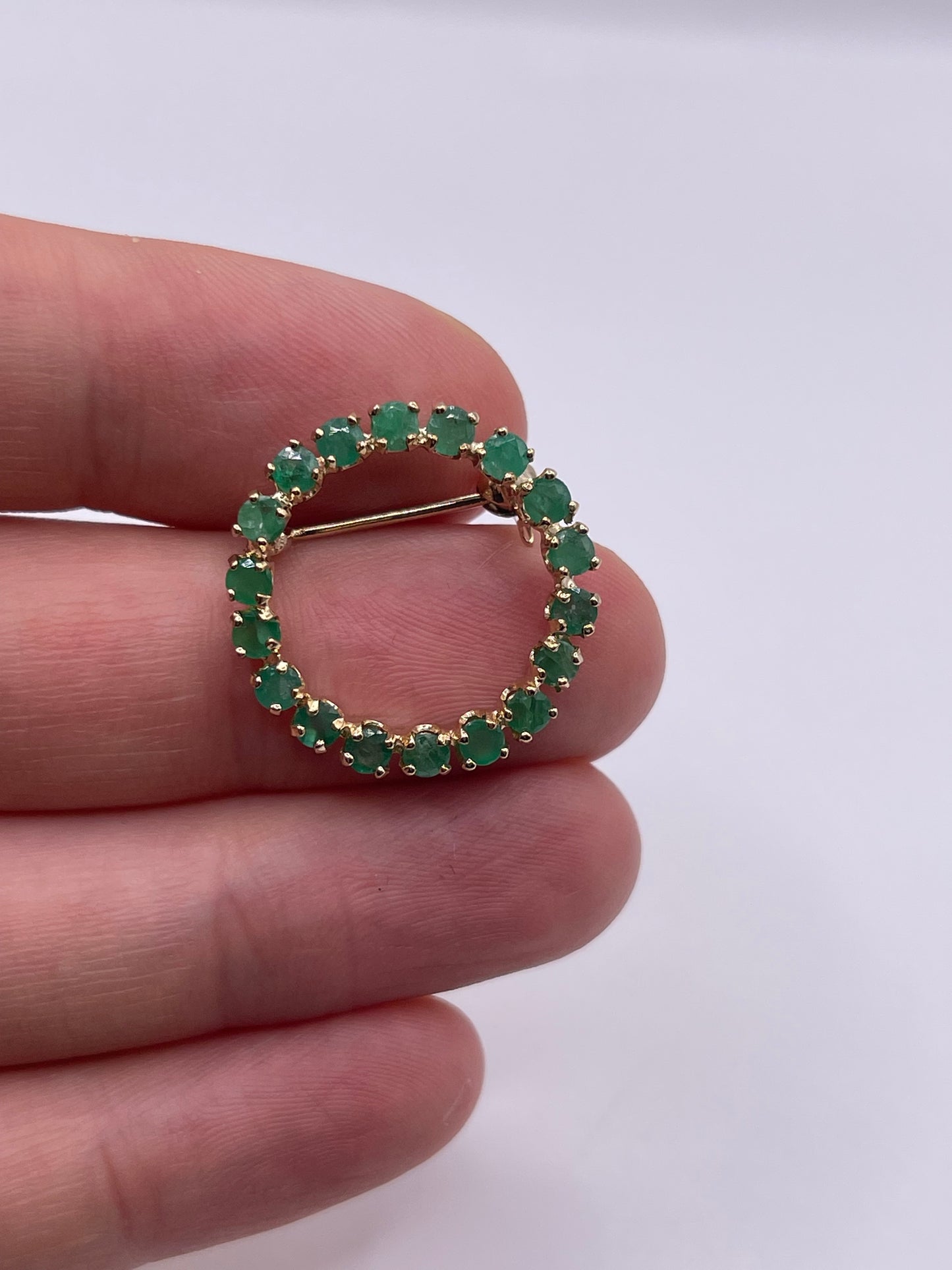 9ct gold emerald brooch