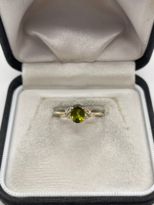 9ct gold quartz and diamond ring
