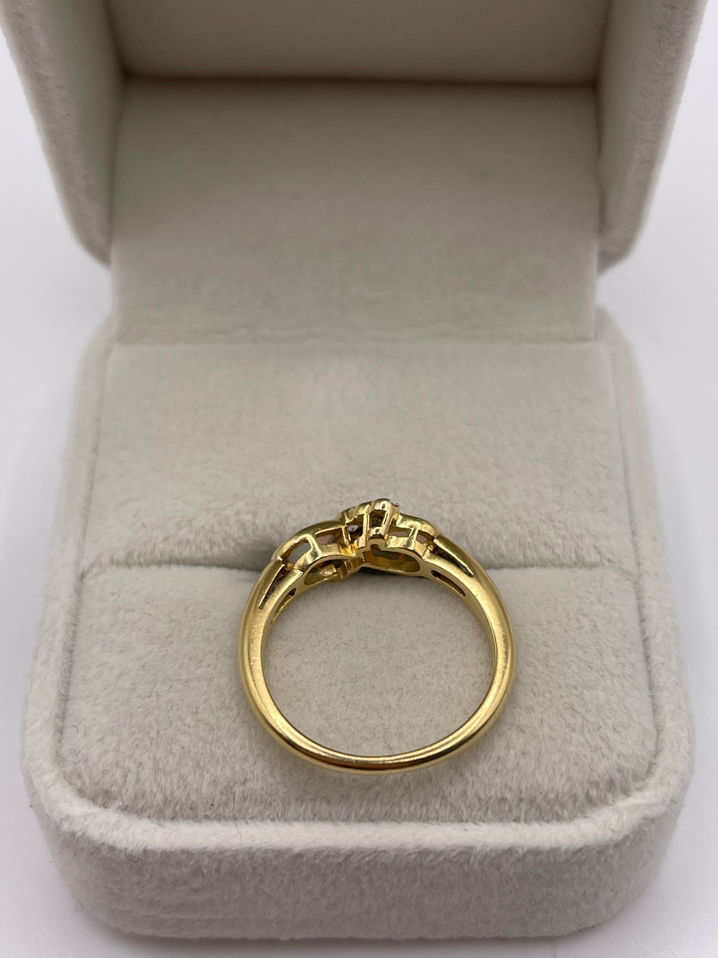 18ct gold opal and diamond ring