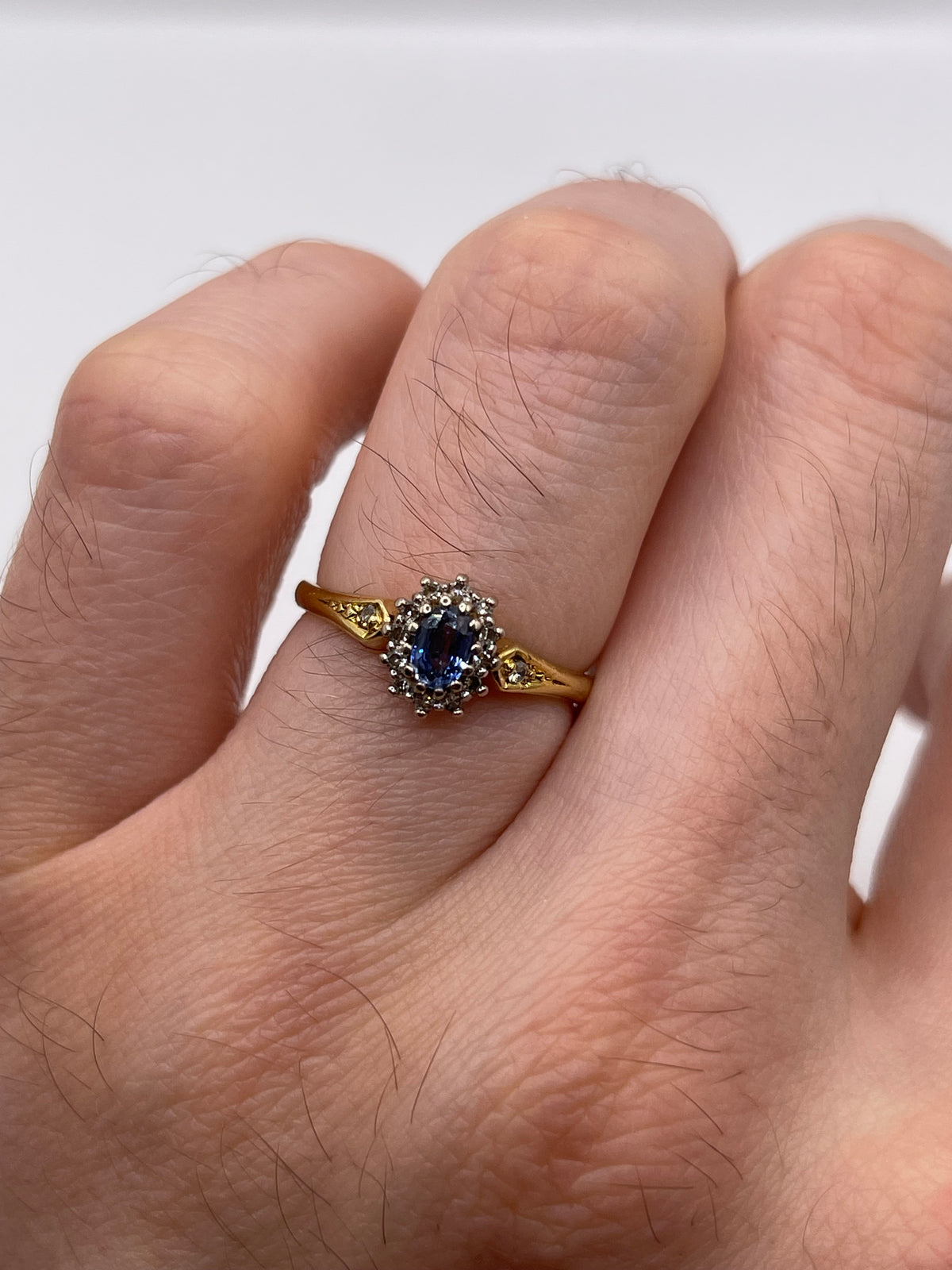 18ct gold sapphire and diamond ring