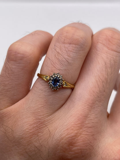 18ct gold sapphire and diamond ring