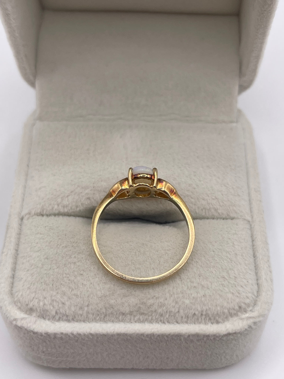 9ct gold opal ring