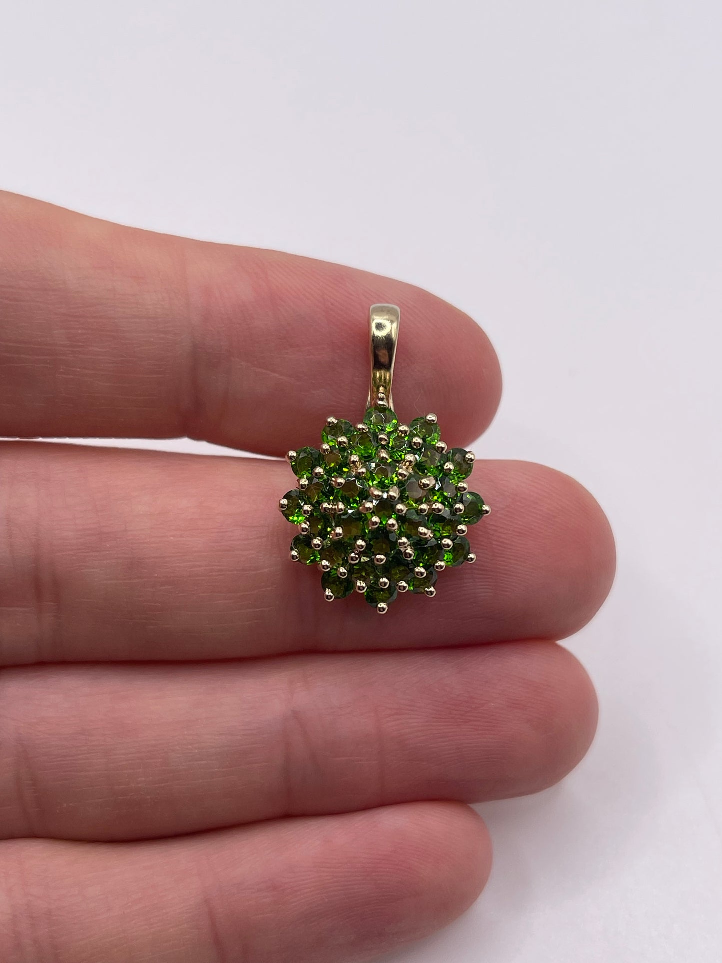9ct gold diopside cluster pendant