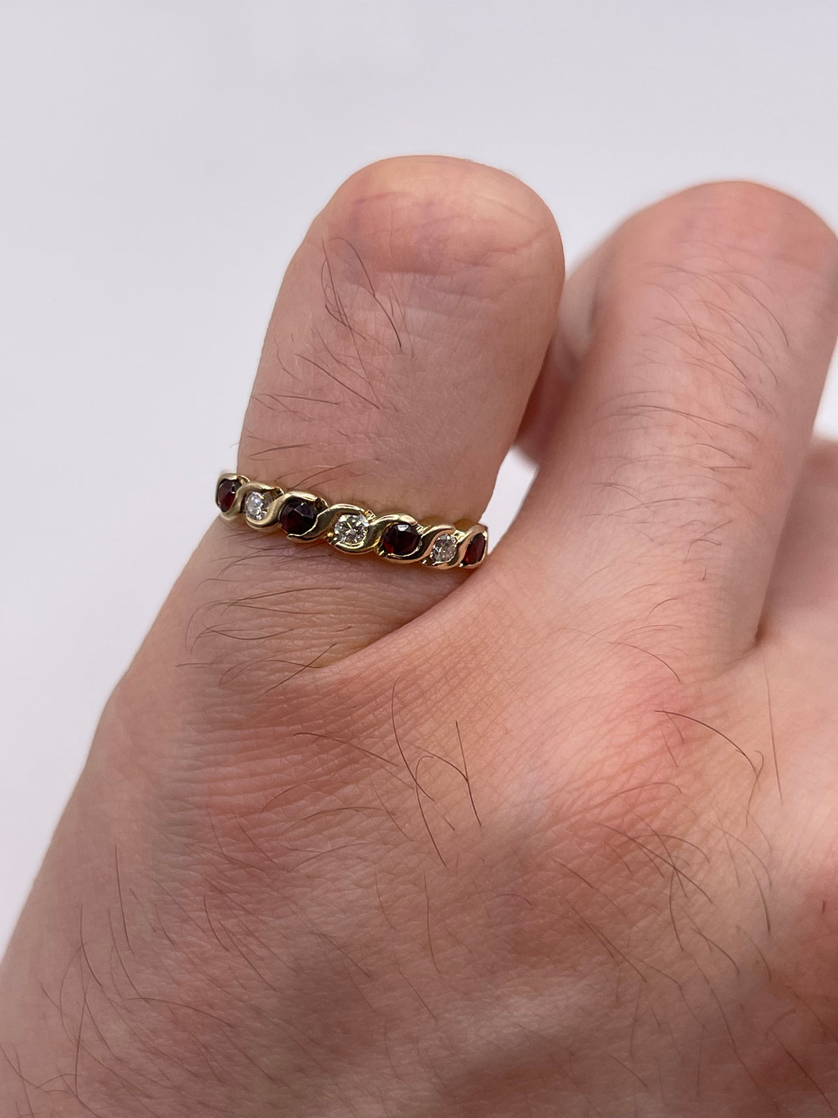 9ct gold garnet and diamond ring