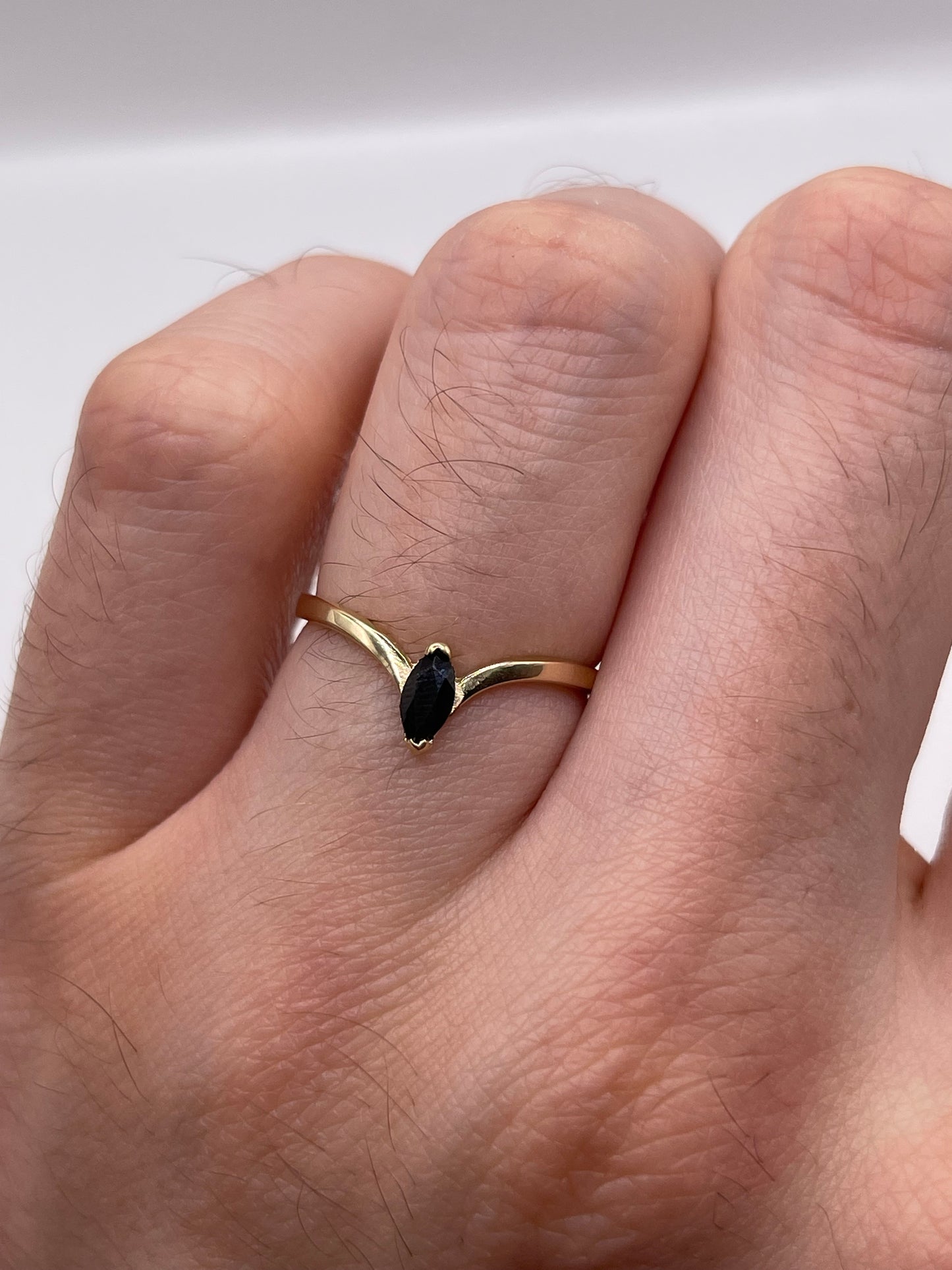 9ct gold sapphire wishbone ring