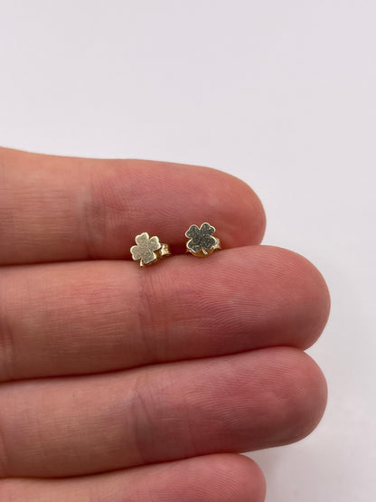 9ct gold clover earrings