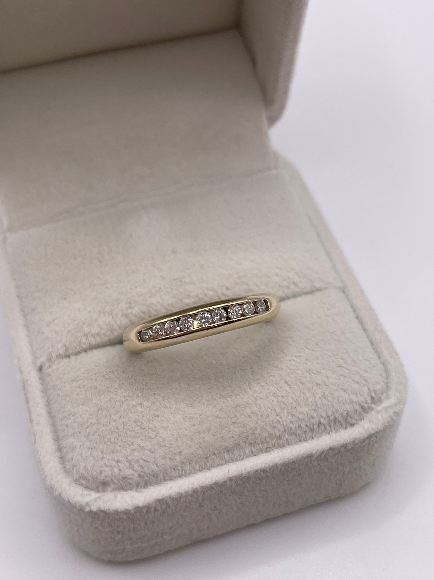 9ct gold diamond ring