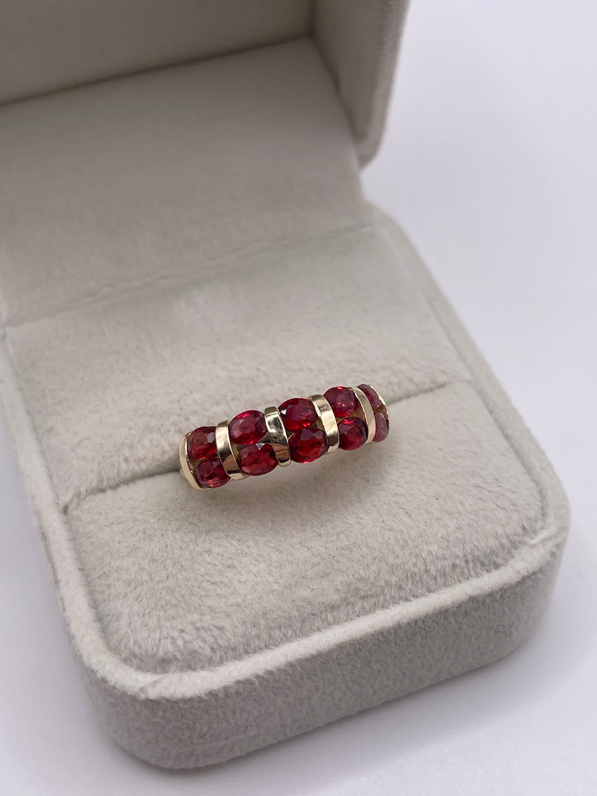 9ct gold spinel ring